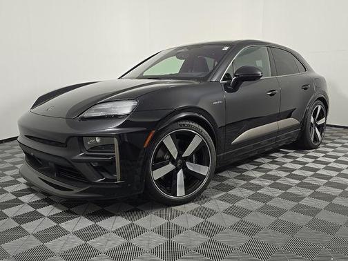2025 Porsche Macan Turbo