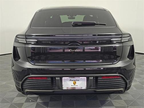 2025 Porsche Macan Turbo