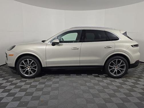 Cashmere Beige Metallic 2026 Porsche Cayenne Base