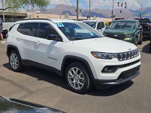 2024 Jeep Compass Latitude Lux