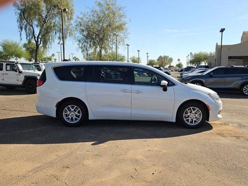 2021 Chrysler Voyager LX