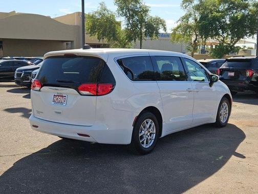 2021 Chrysler Voyager LX