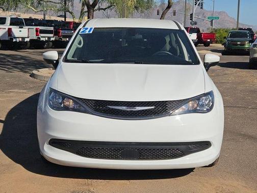 2021 Chrysler Voyager LX
