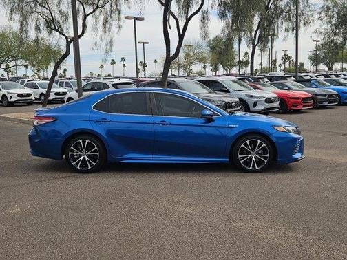 2018 Toyota Camry Hybrid SE