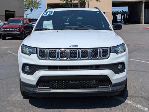Bright White Clearcoat 2023 Jeep Compass Latitude