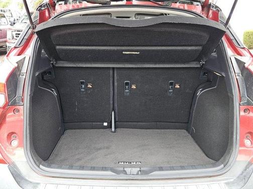 Cayenne Red / Super Black 2020 Nissan Kicks SR