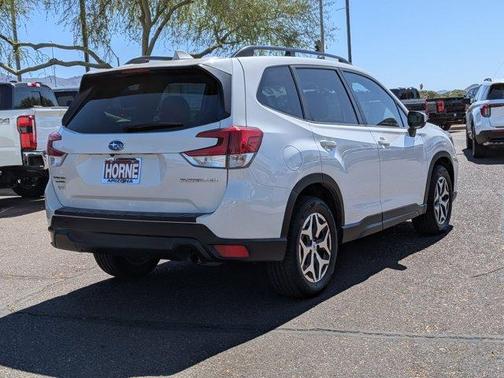 Crystal White Pearl 2021 Subaru Forester Premium