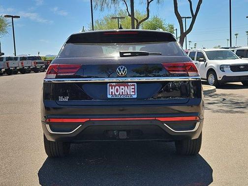 Deep Black Pearl Effect 2023 Volkswagen Atlas Cross Sport 3.6L V6 SE w/Technology