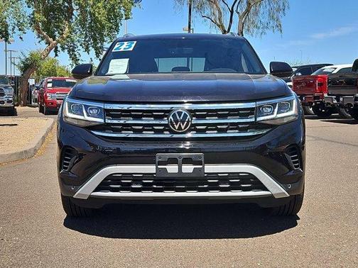 Deep Black Pearl Effect 2023 Volkswagen Atlas Cross Sport 3.6L V6 SE w/Technology