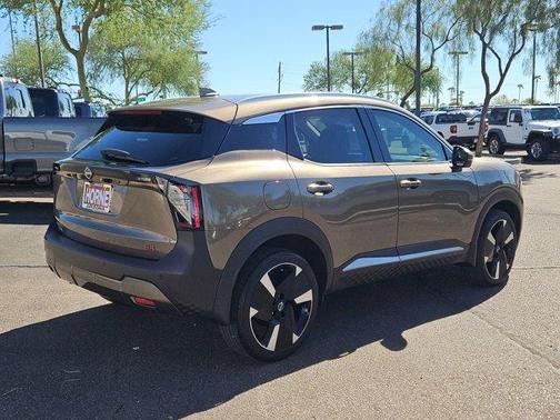 2025 Nissan Kicks SR