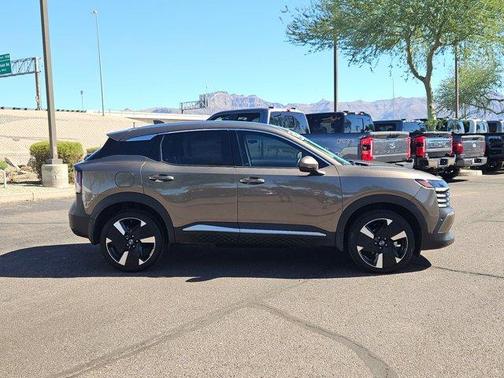 2025 Nissan Kicks SR