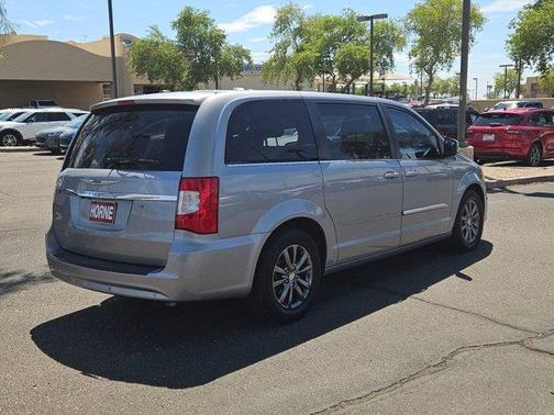 2014 Chrysler Town & Country S