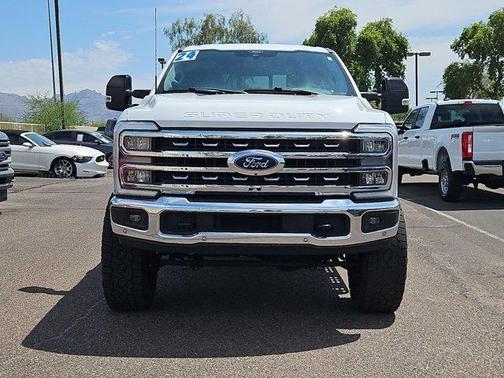 Oxford White 2024 Ford F-250 Lariat