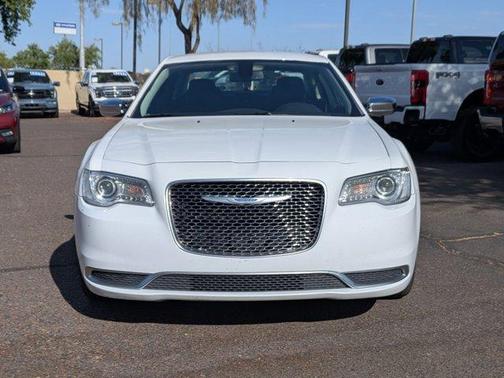 Bright White Clearcoat 2018 Chrysler 300 Touring