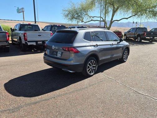 Platinum Gray Metallic 2019 Volkswagen Tiguan 2.0T SE