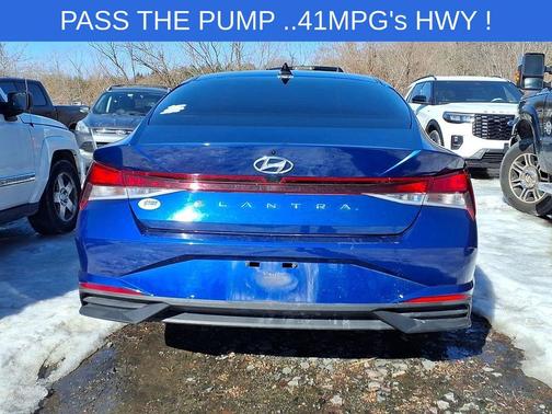 2022 Hyundai ELANTRA SEL