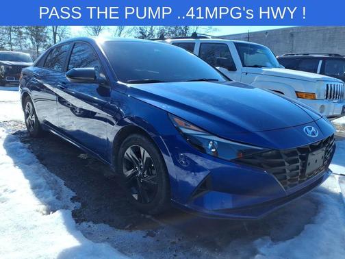 2022 Hyundai ELANTRA SEL