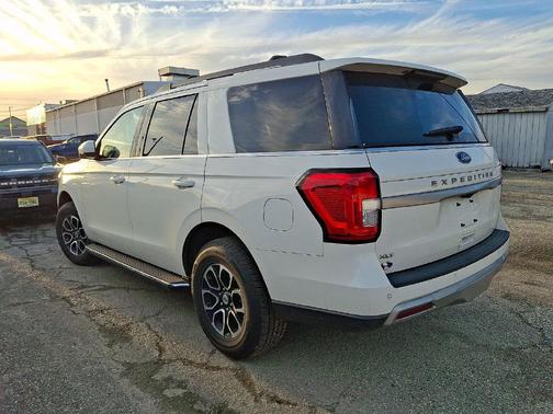 Star White 2022 Ford Expedition XLT
