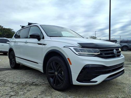 2022 Volkswagen Tiguan 2.0T SE R-Line Black