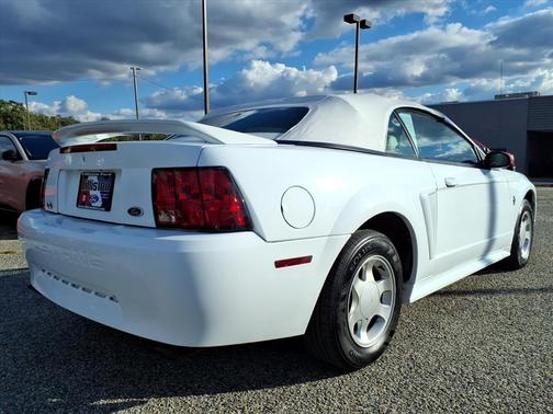 2000 Ford Mustang Base