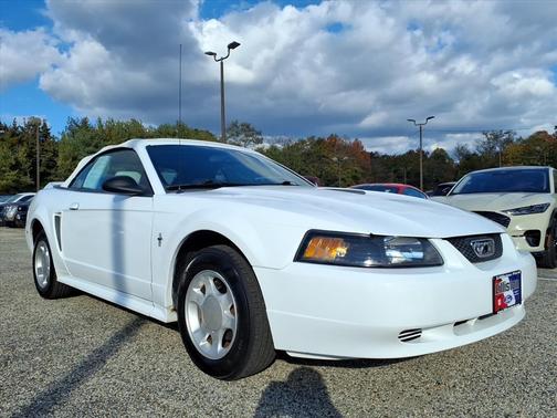 2000 Ford Mustang Base