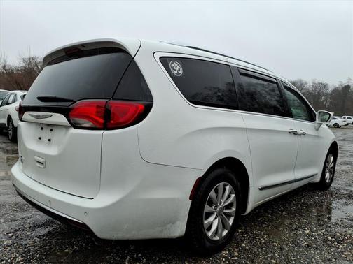 2018 Chrysler Pacifica Touring-L