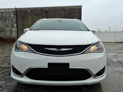 2018 Chrysler Pacifica Touring-L