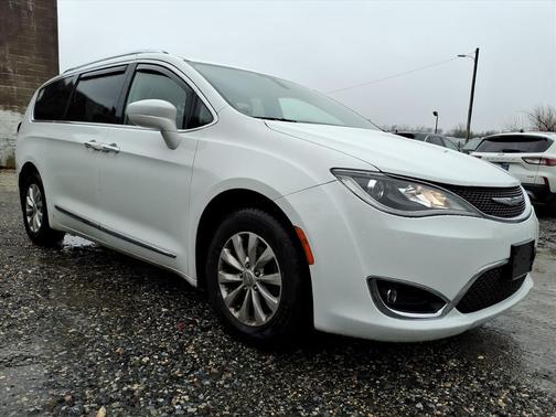 2018 Chrysler Pacifica Touring-L