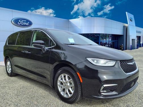 2023 Chrysler Pacifica Touring-L
