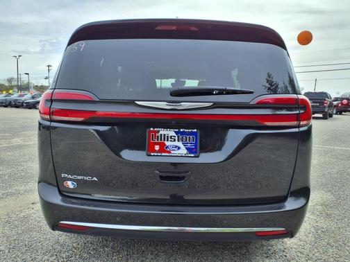 2023 Chrysler Pacifica Touring-L