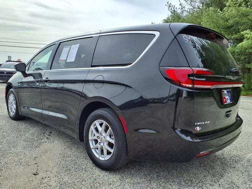 2023 Chrysler Pacifica Touring-L