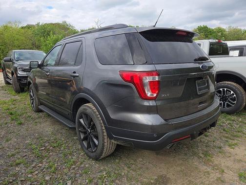 Magnetic 2018 Ford Explorer XLT