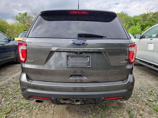 Magnetic 2018 Ford Explorer XLT