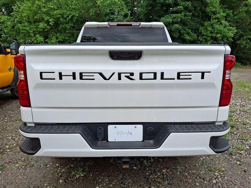 Summit White 2023 Chevrolet Silverado 1500 Custom