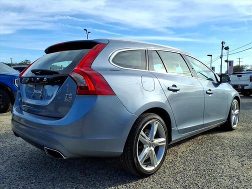 2017 Volvo V60 T5 Platinum