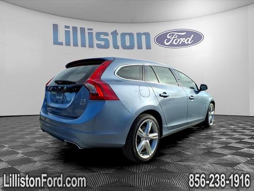 2017 Volvo V60 T5 Platinum