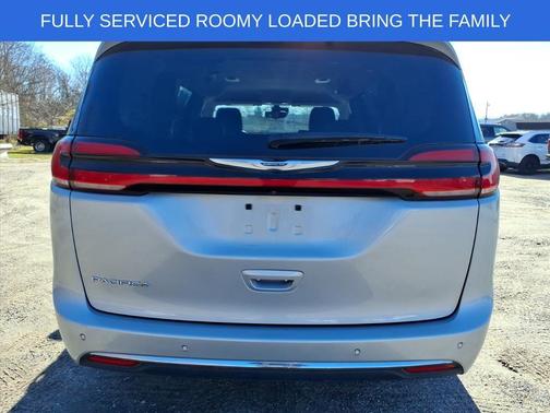 2023 Chrysler Pacifica Touring-L
