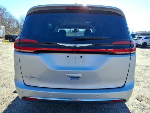 2023 Chrysler Pacifica Touring-L