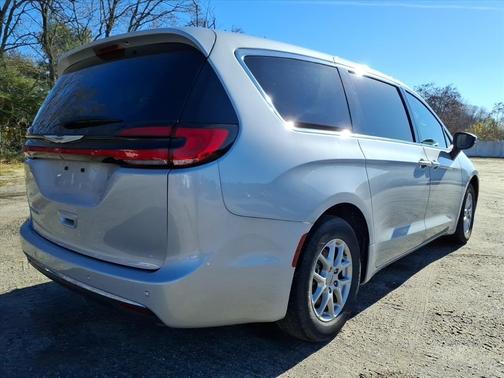 2023 Chrysler Pacifica Touring-L