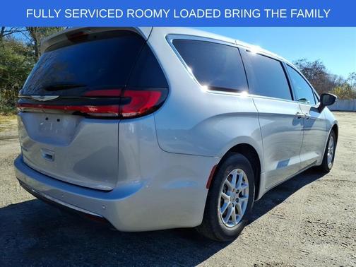 2023 Chrysler Pacifica Touring-L