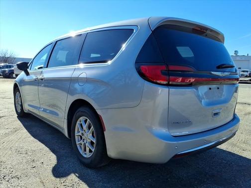 2023 Chrysler Pacifica Touring-L