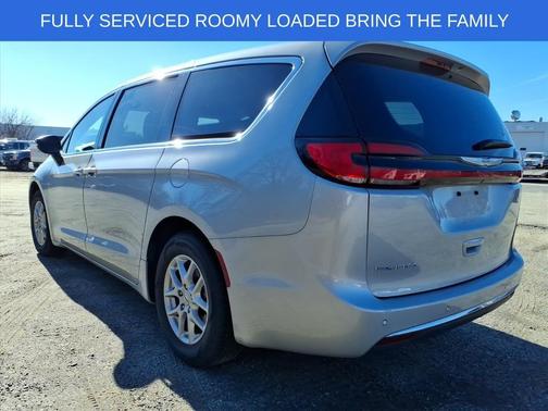 2023 Chrysler Pacifica Touring-L