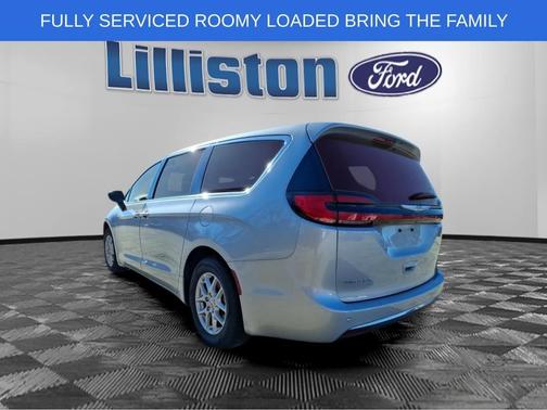 2023 Chrysler Pacifica Touring-L