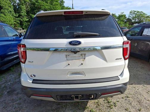 White Platinum Clearcoat Metallic 2019 Ford Explorer XLT