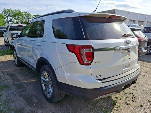 White Platinum Clearcoat Metallic 2019 Ford Explorer XLT