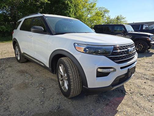 Oxford White 2021 Ford Explorer XLT