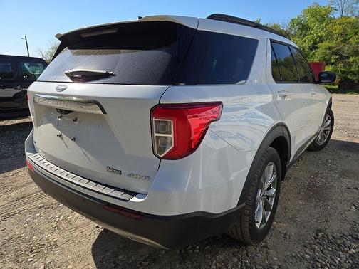 Oxford White 2021 Ford Explorer XLT