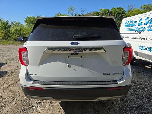 Oxford White 2021 Ford Explorer XLT