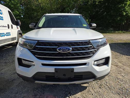 Oxford White 2021 Ford Explorer XLT