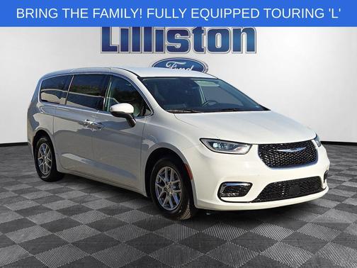 Bright White Clearcoat 2023 Chrysler Pacifica Touring-L